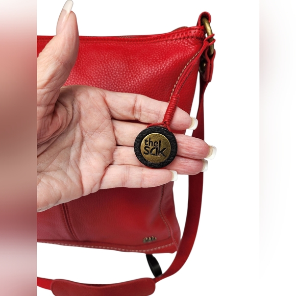 THE SAK Soft Cherry Red Pebbled Leather Lucia Crossbody Bag EUC - Picture 3 of 16